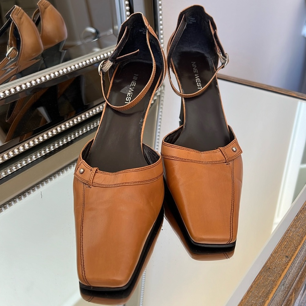Nine West leather shoes, Size 9.5